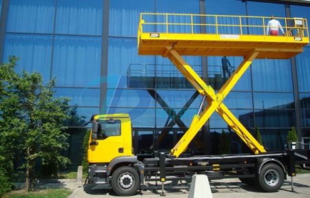 Bàn nâng lắp trên xe tải
