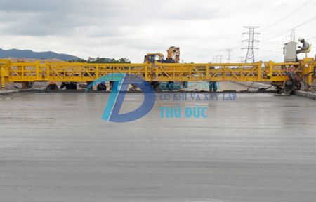 Máy rải bê tông xi măng CF1250H