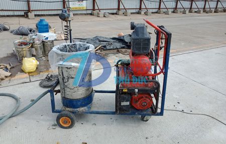 Máy rót matit nguội