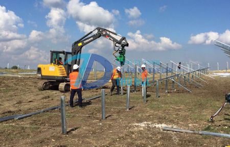 Máy đóng cọc solar