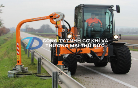 Thiết bị cắt cỏ cho đường cao tốc