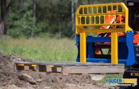 Càng nâng pallet gắn xúc lật