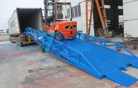 Cầu dẫn xe nâng di động