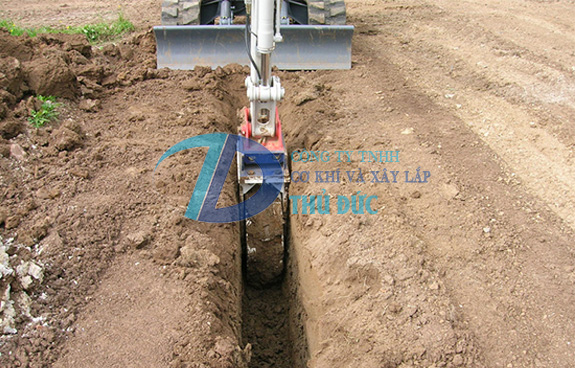 Đầm chân cừu gắn trên xe đào