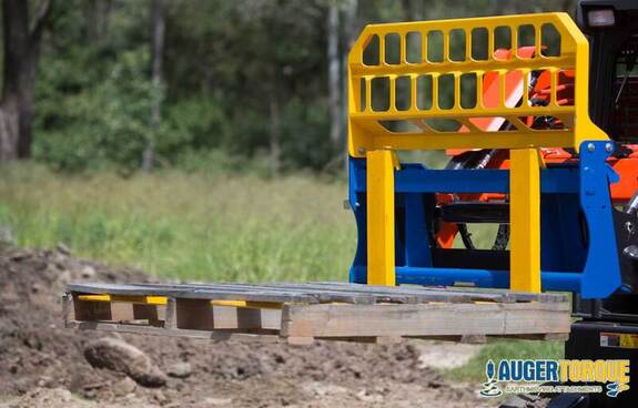 Càng nâng pallet gắn xúc lật